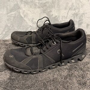 Women’s Size 9.5 On Cloud Sneakers Black